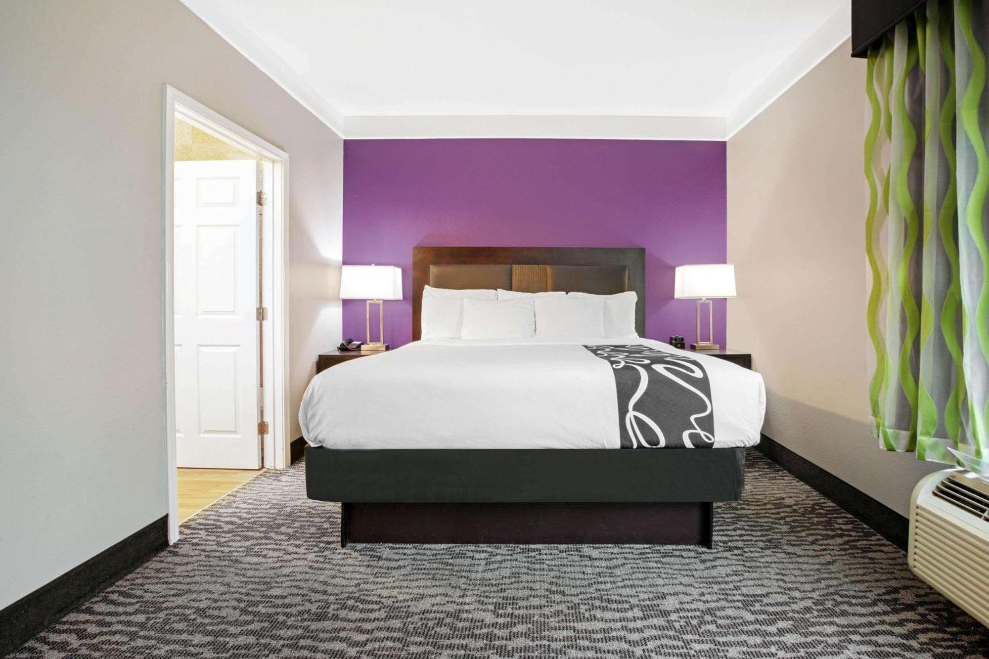 La Quinta By Wyndham Pearland Hotel Room photo