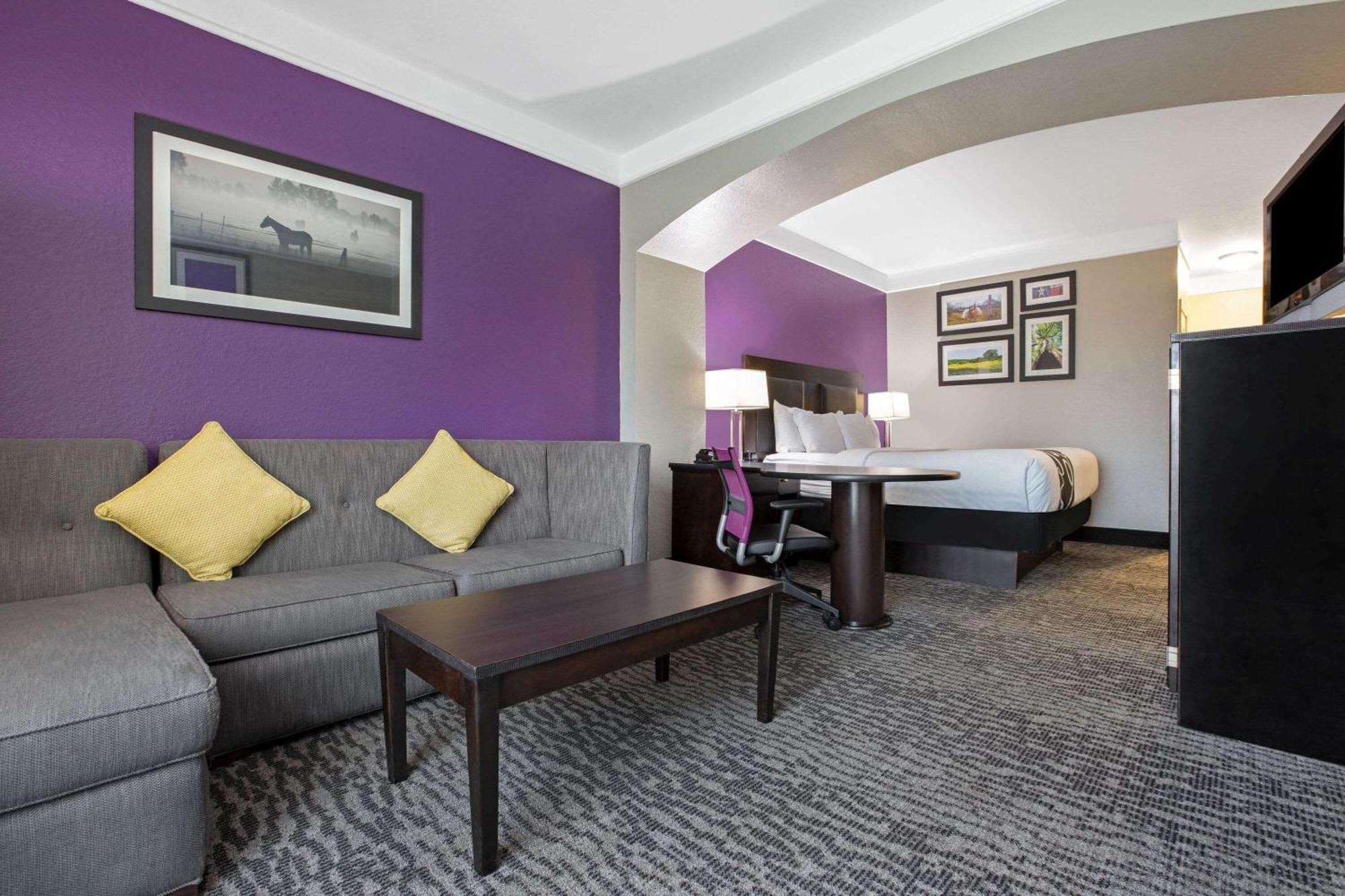 La Quinta By Wyndham Pearland Hotel Room photo